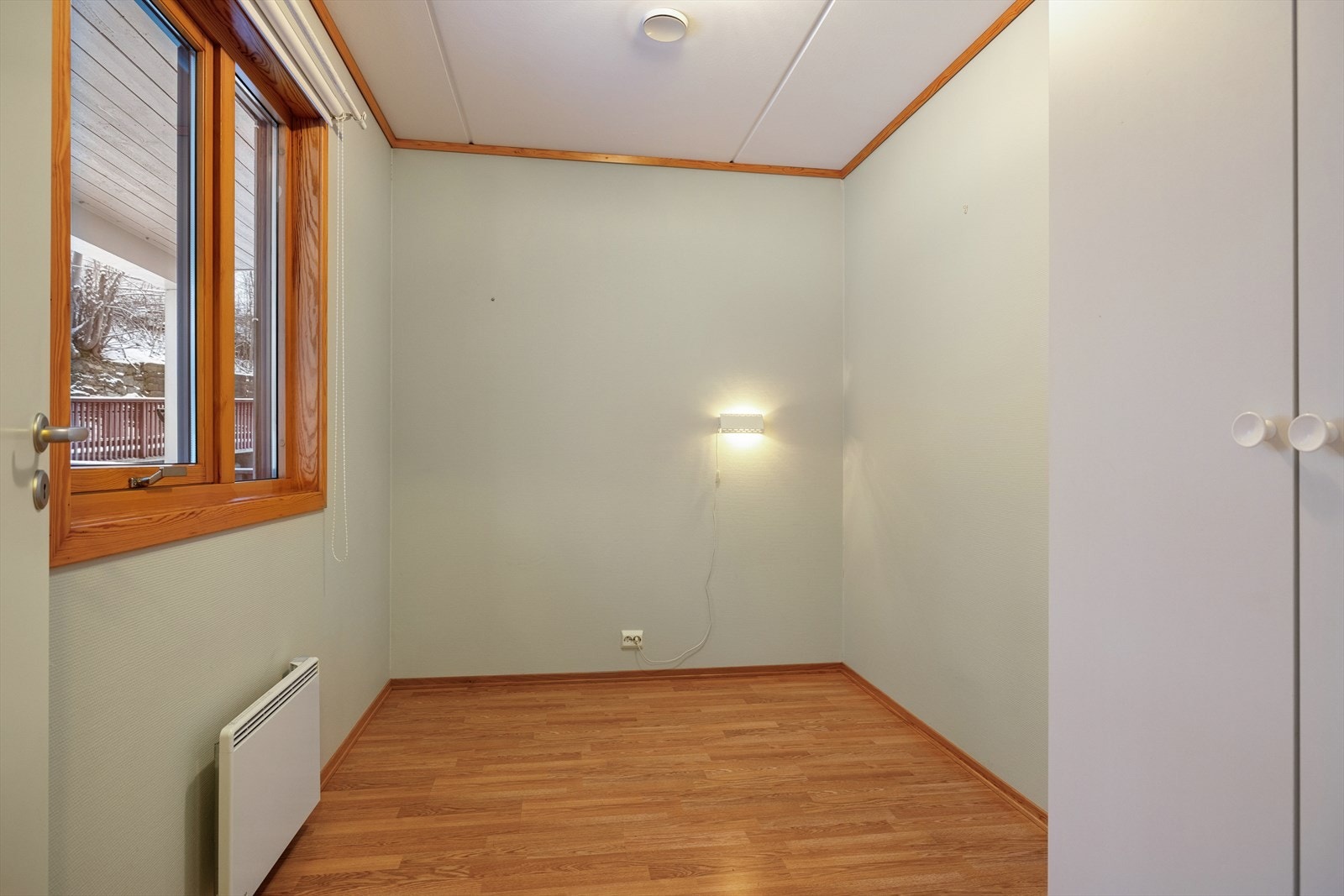 Soverom 2 er noe mindre, men fungerer fint som barnerom/gjesterom eller kontor. Galleribilde