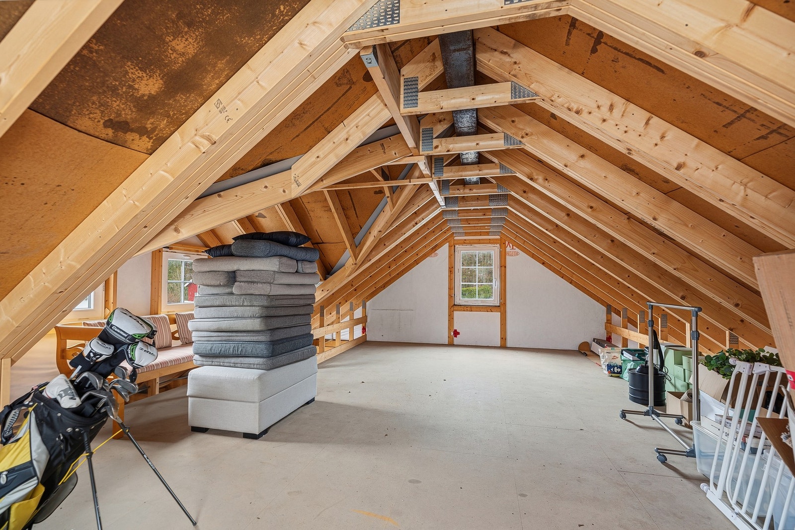 Stort garasjeloft med flere muligheter Galleribilde