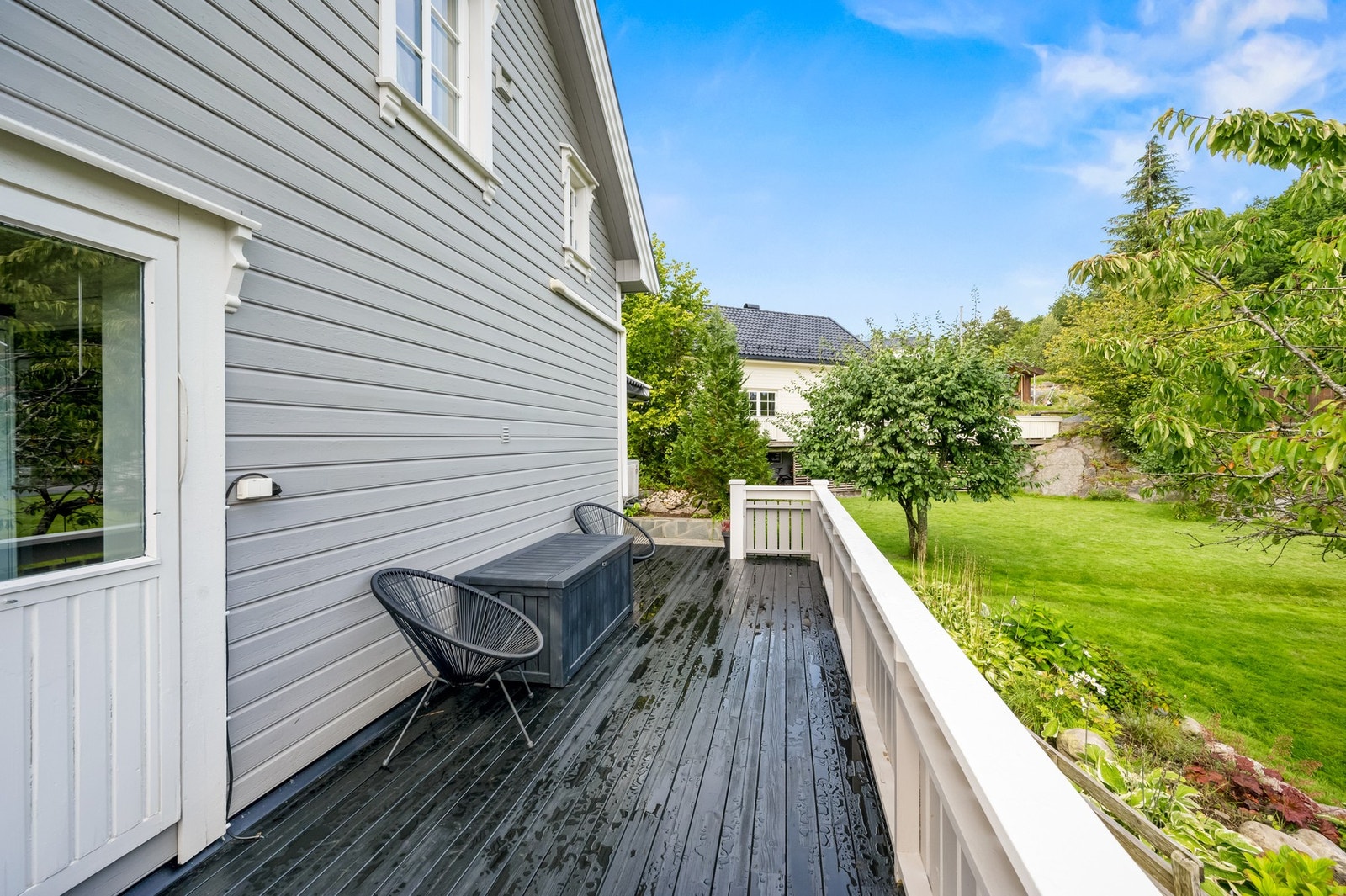 Formiddagssol på nordøstlig-vendt terrasse. Galleribilde