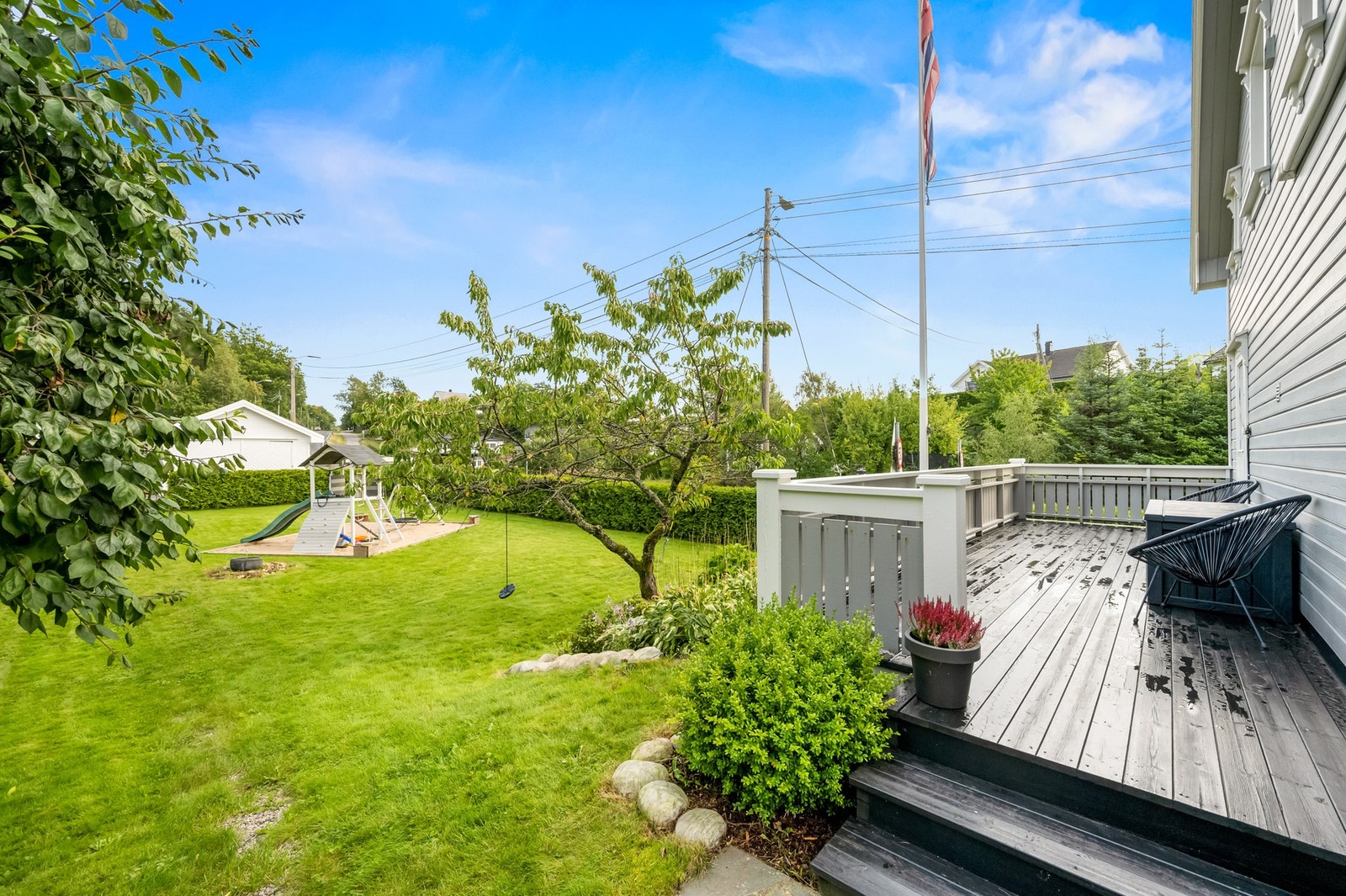 Den fine hagen er skjermet fra veien Galleribilde