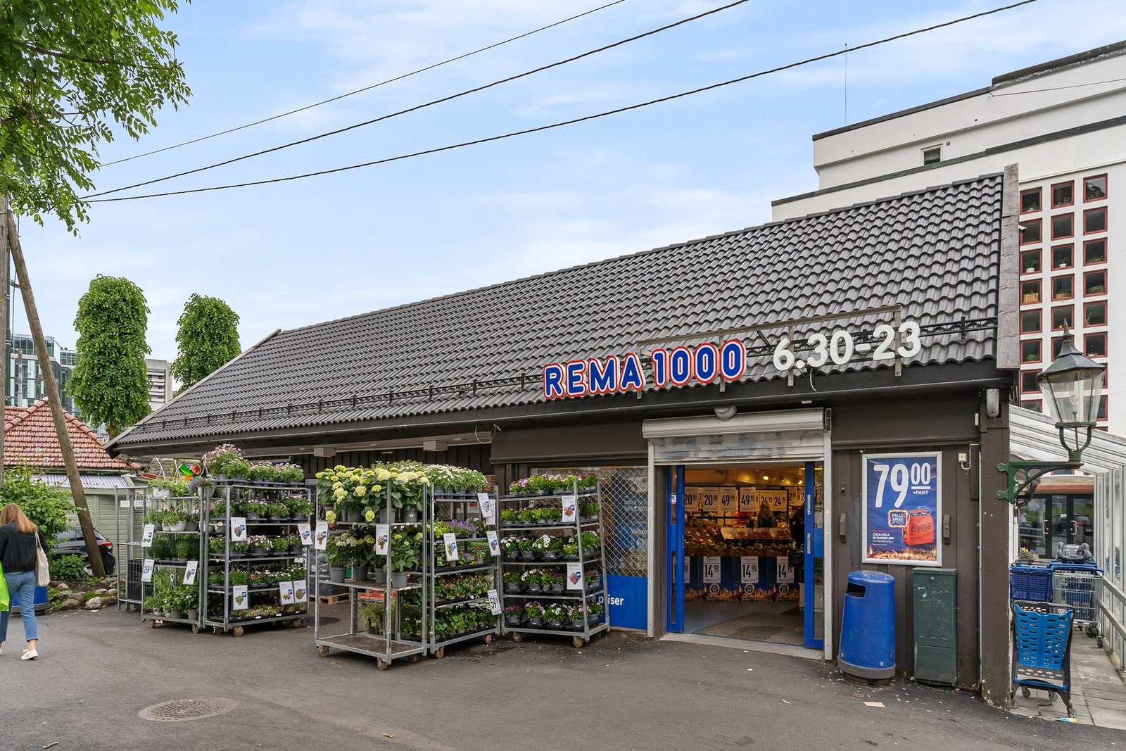 Det er ca. 6 minutters gangavstand til nærmeste dagligvarebutikk. Galleribilde