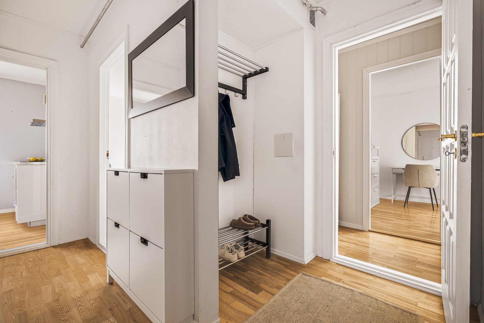 Her er det en praktisk krok, perfekt til oppheng av klær. Galleribilde