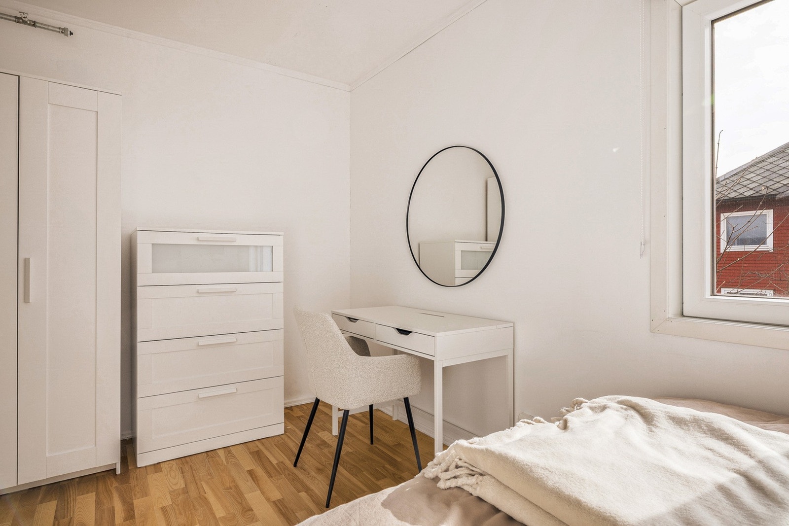 Garderobeskapene følger for øvrig handelen. Galleribilde