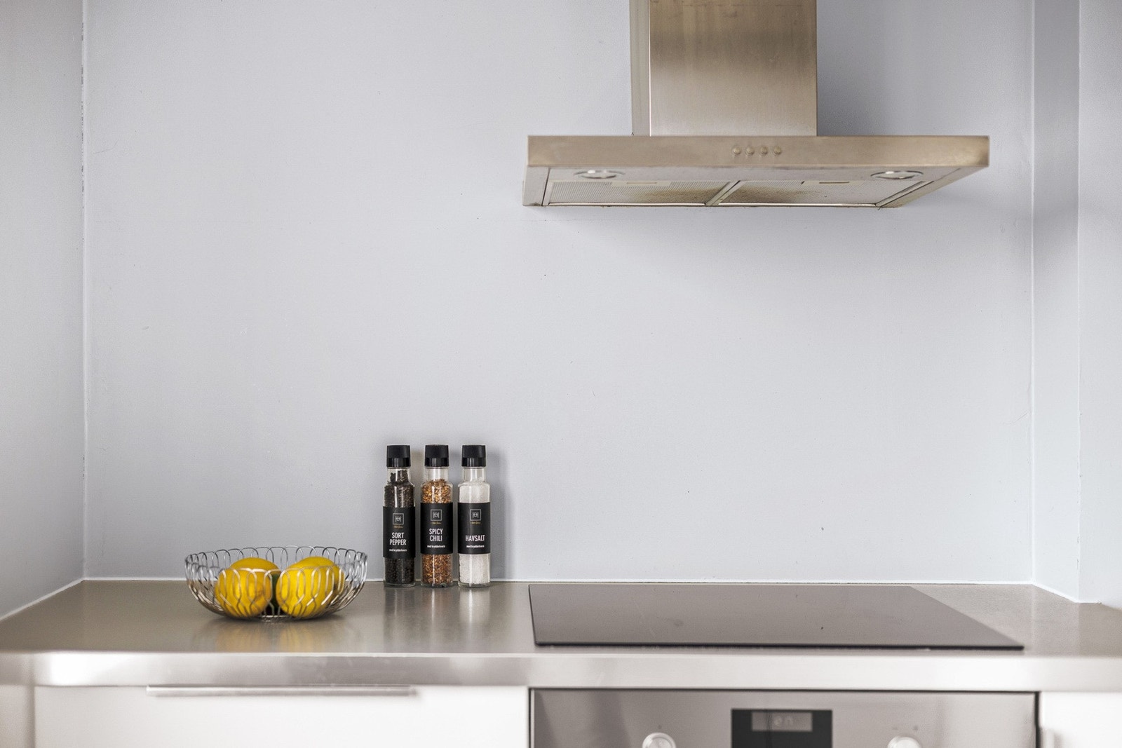 Integrerte hvitevarer følger med, men frittstående kan også følge med etter avtale. Galleribilde