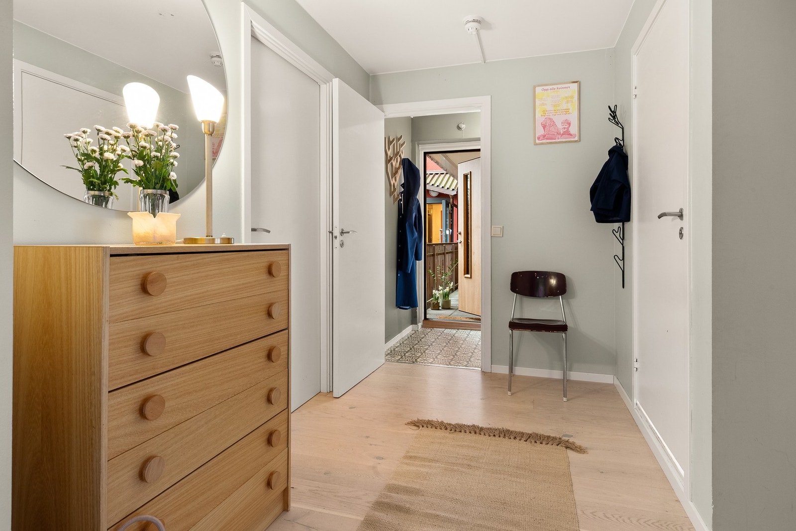 Meget flott entré/gang som gir et svært godt førsteinntrykk. Galleribilde