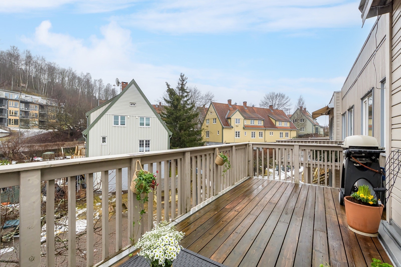 Her er det god plass til ønsket utemøblement Galleribilde