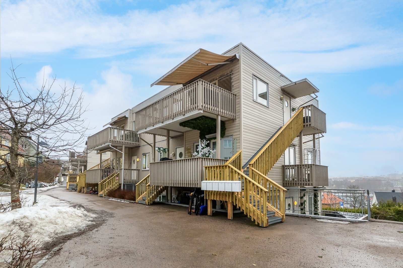 Bygget er fra 2007 med underjordisk garasjenanlegg Galleribilde