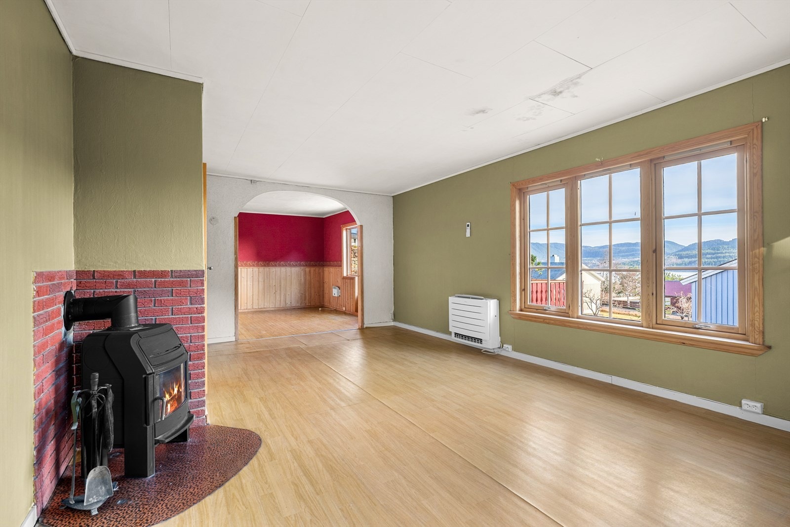 Boligen har 2 leiligheter, denne i 1. etasje Galleribilde