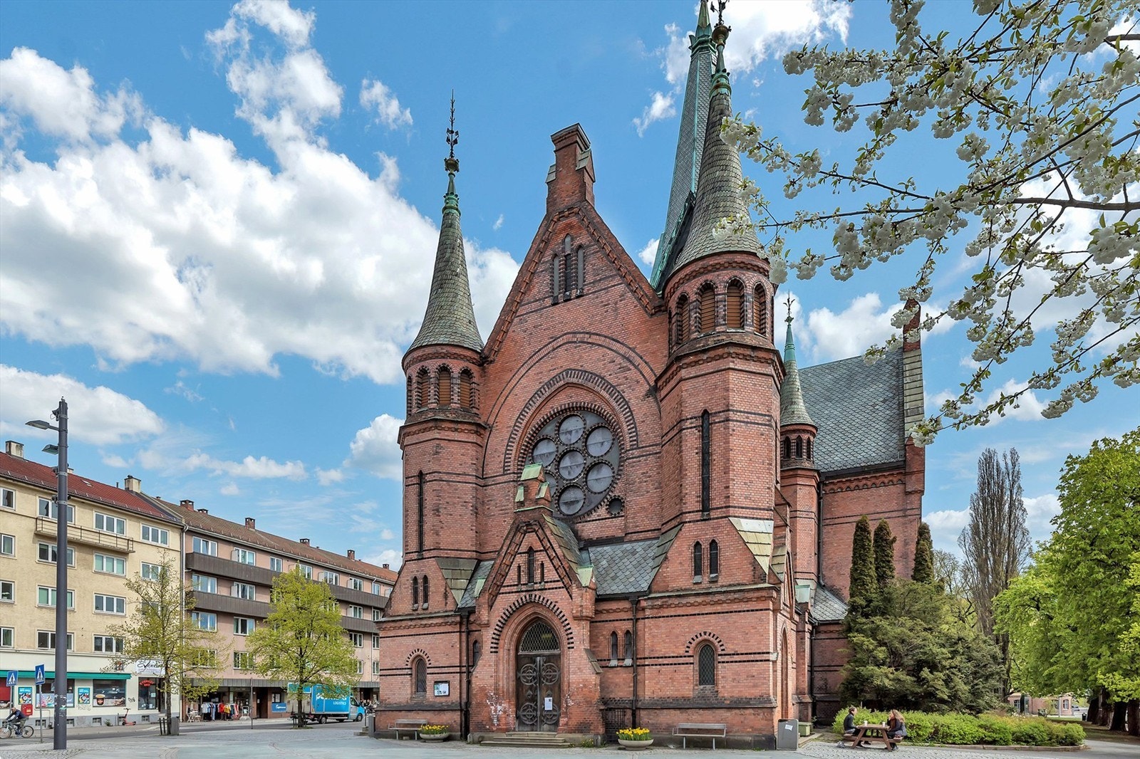 Leiligheten har en attraktiv beliggenhet midt i hjertet av populære Sagene, et steinkast fra Sagene kirke. Galleribilde
