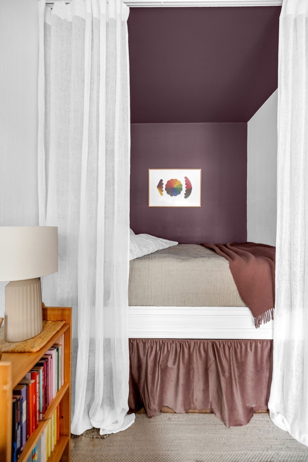 Sovealkoven har en god høyde som gir gode lagringsmuligheter. Galleribilde