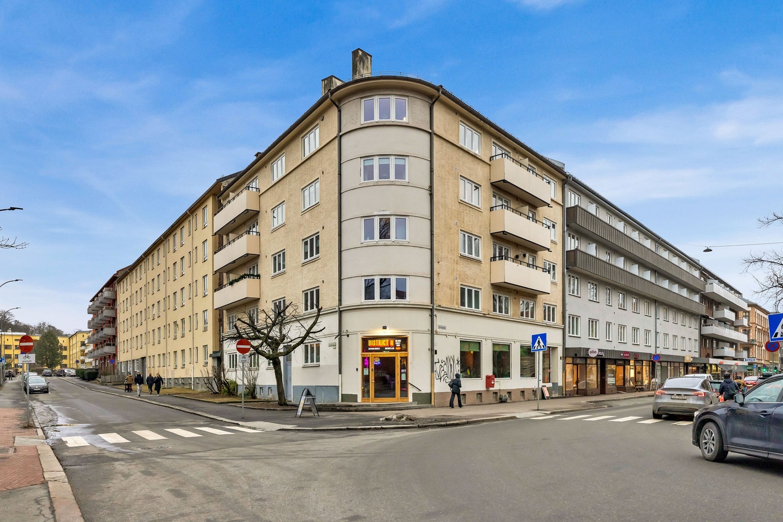 Her bor du fredelig, samtidig som du har et levende og etablert nærmiljø rett utenfor døren. Galleribilde