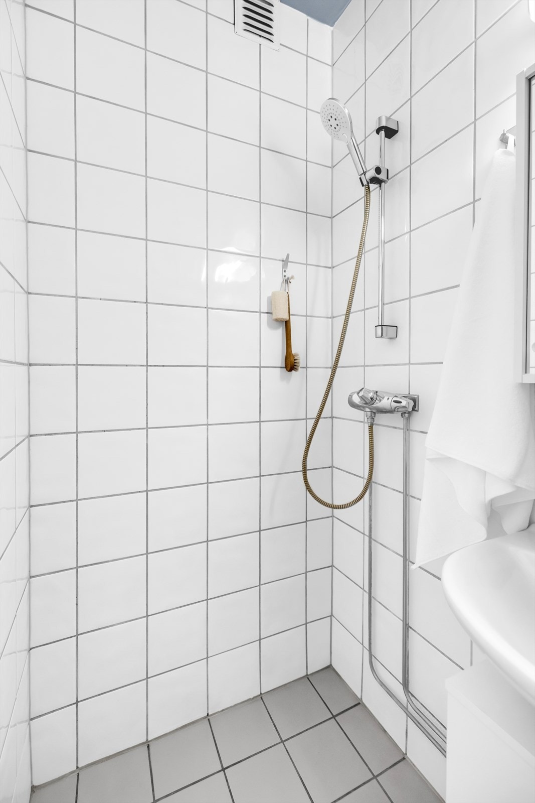 Varmtvann og sentralvarme er inkludert i felleskostnadene. Galleribilde