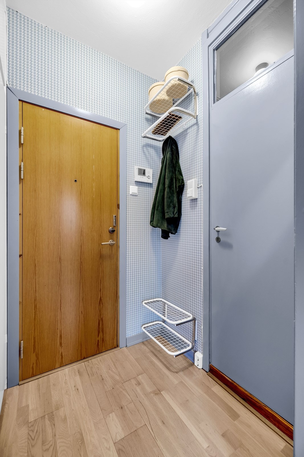 Entrédør i brannklasse B-30 med 35 desibel lydmotstand. Galleribilde