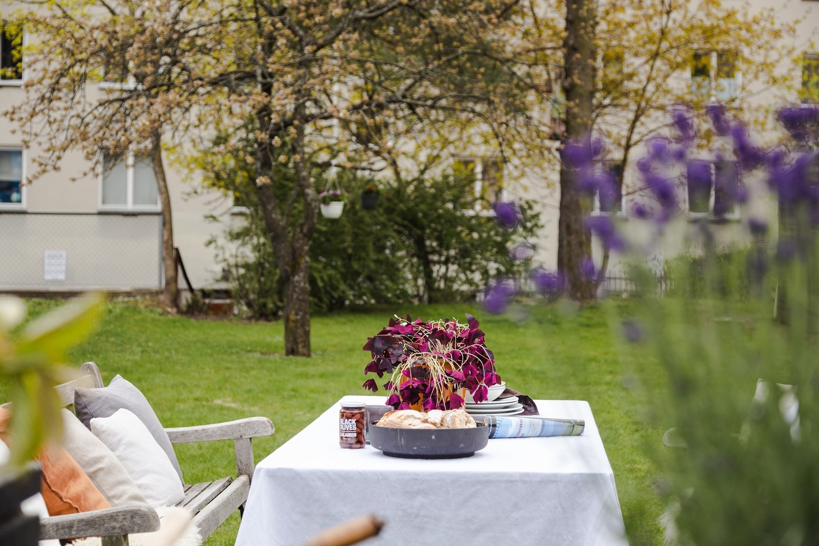 Borettslaget har en felles og fantastisk bakgård som er svært pent opparbeidet. Galleribilde