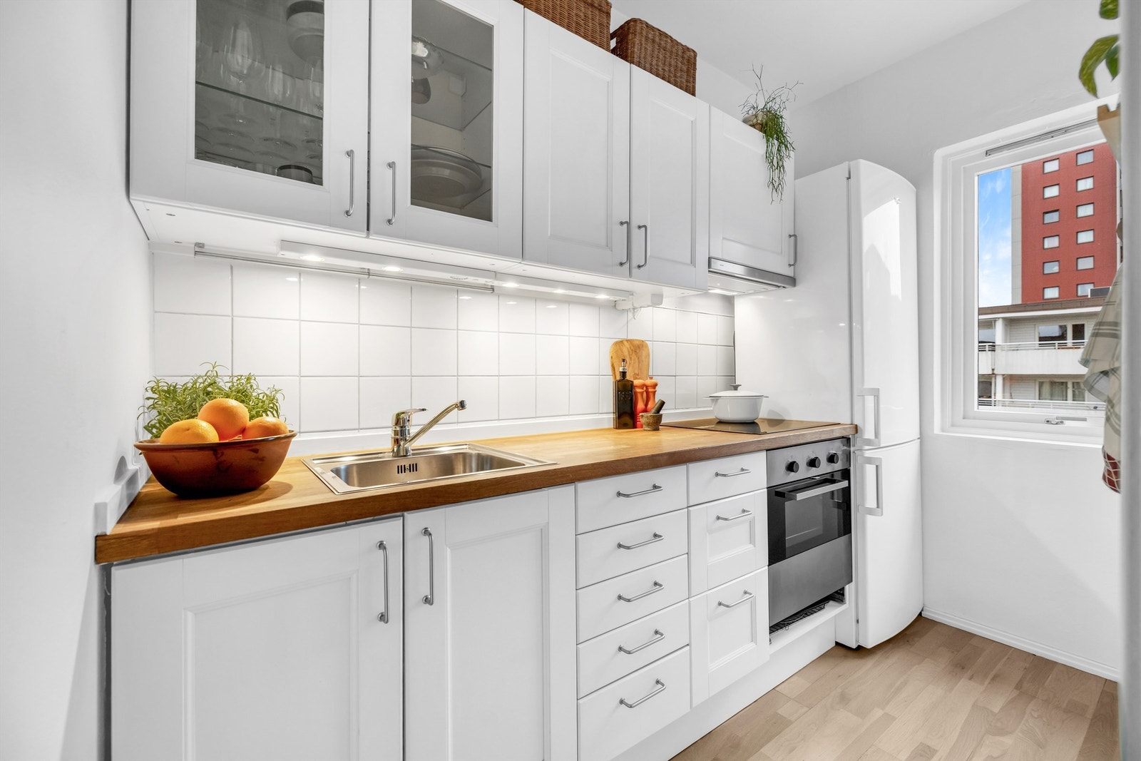 Godt utstyrt kjøkken (alle hvitevarer medfølger). Galleribilde