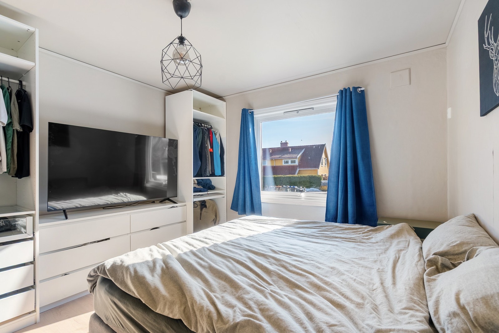 Leiligheten inneholder 2 romslige soverom Galleribilde