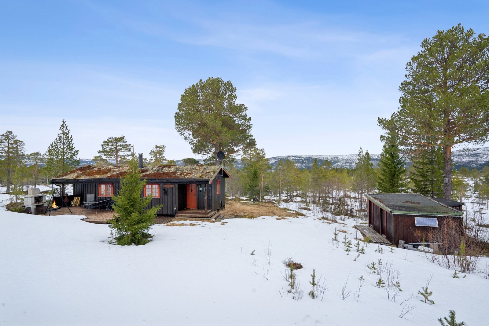 Nekkåbjørga 276 ligger i et rolig og naturskjønt område i Flaknan i Selbu, omgitt av skog, åpent kulturlandskap og vidstrakt natur. Galleribilde