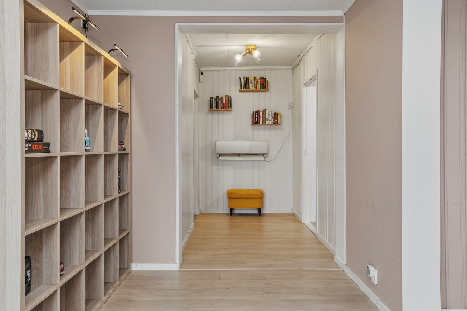 I tillegg er det montert varmepumpe i gang mellom stue og spisestue Galleribilde