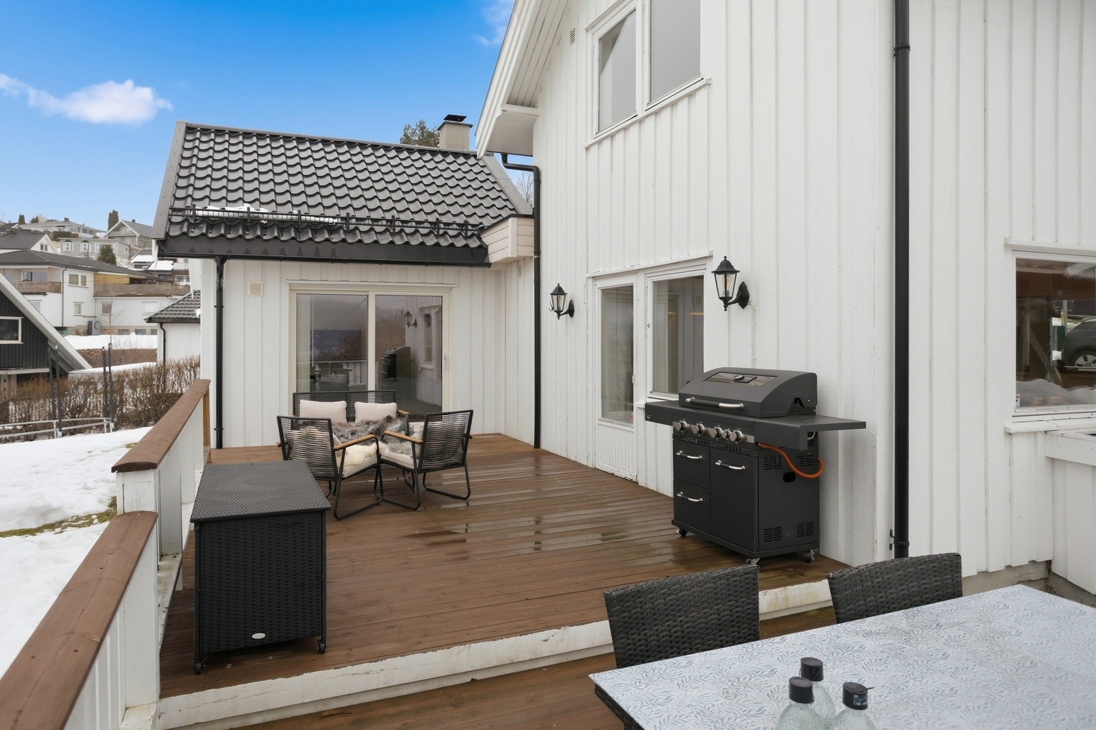 Den er også utstyrt med utebelysning og utvendig stikkontakt Galleribilde