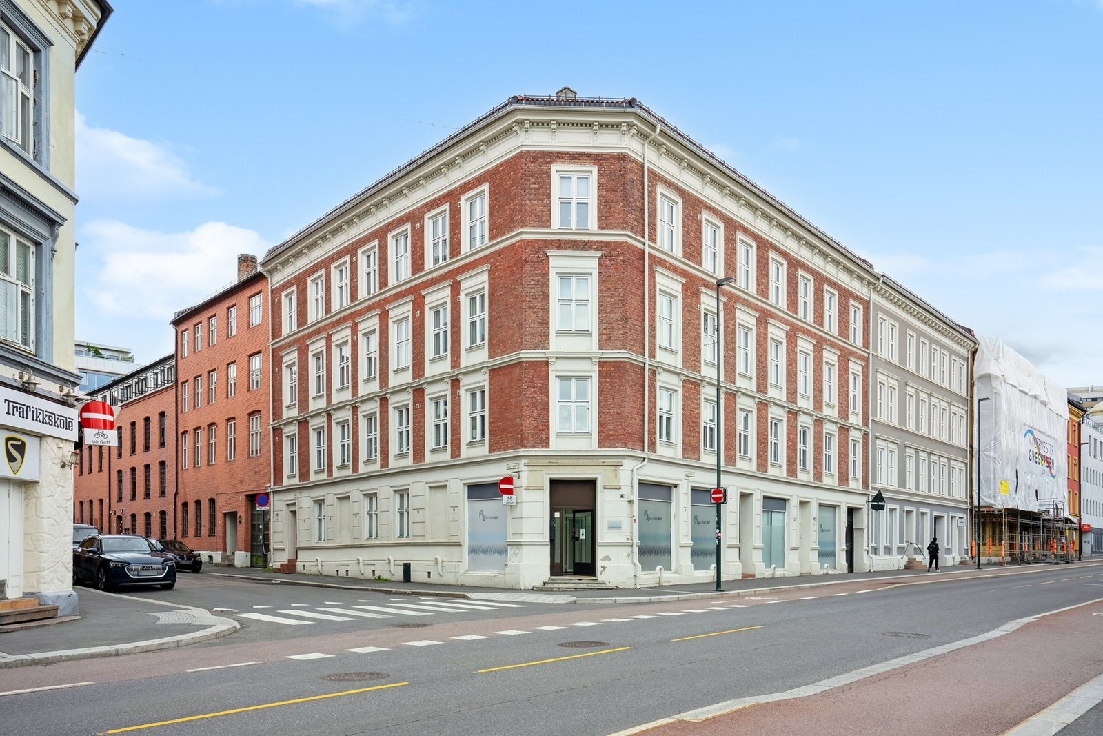 Leiligheten ligger meget attraktivt og sentralt til på Tøyen med store grøntarealer i nabolaget. Galleribilde