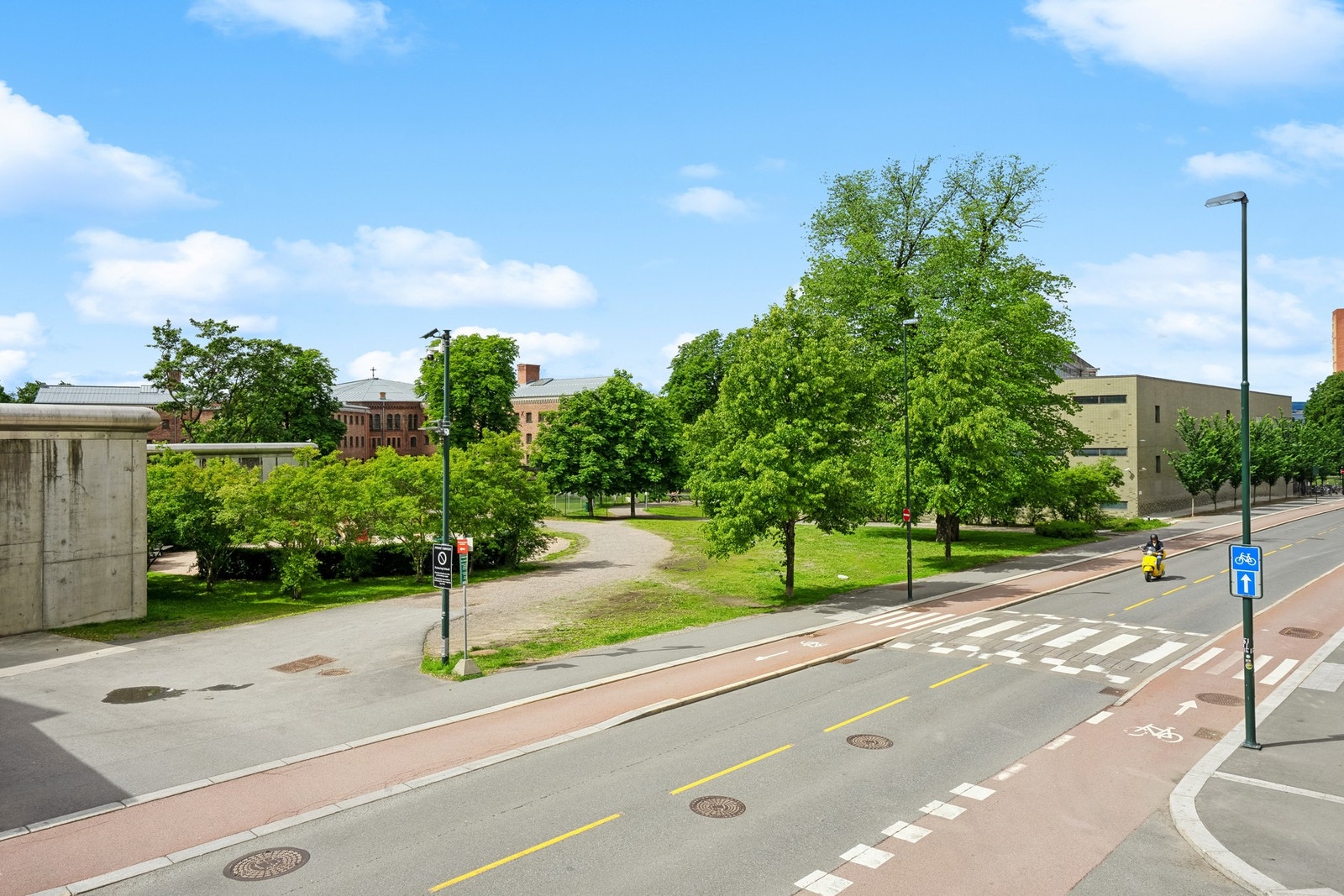 Her har du flott utsikt mot parkområde og historiske "Botsen". Galleribilde
