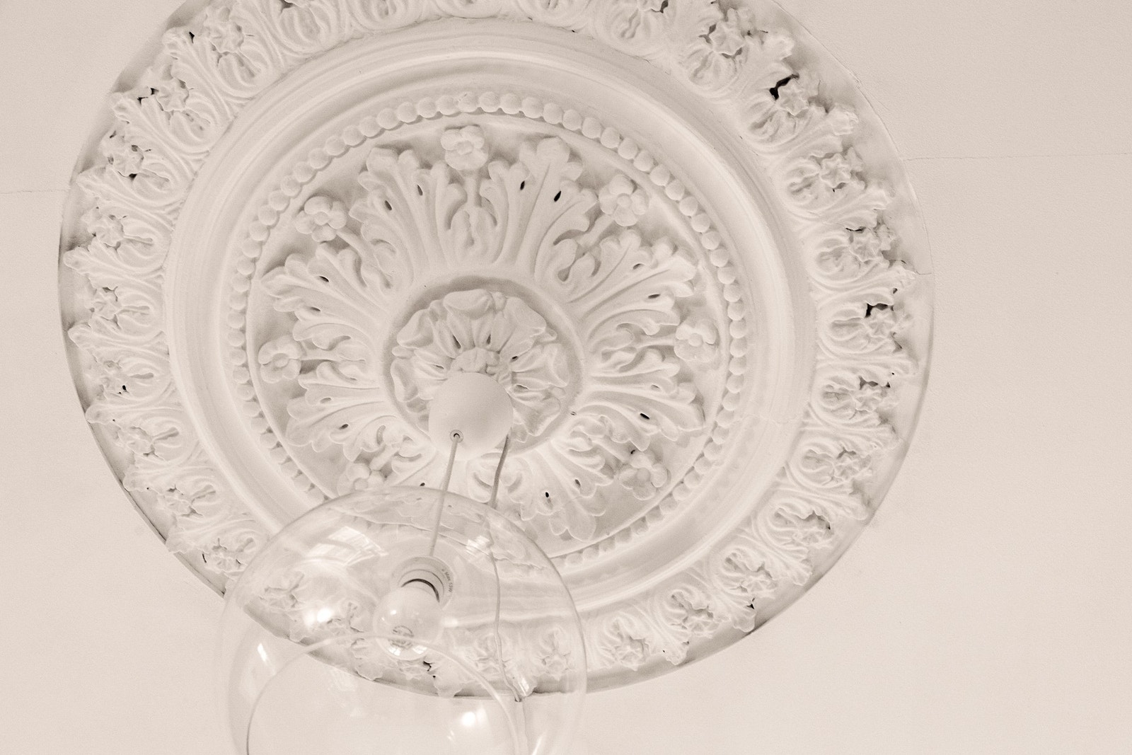 På kjøkkenet har du en nydelig, original rosett i himling. Galleribilde