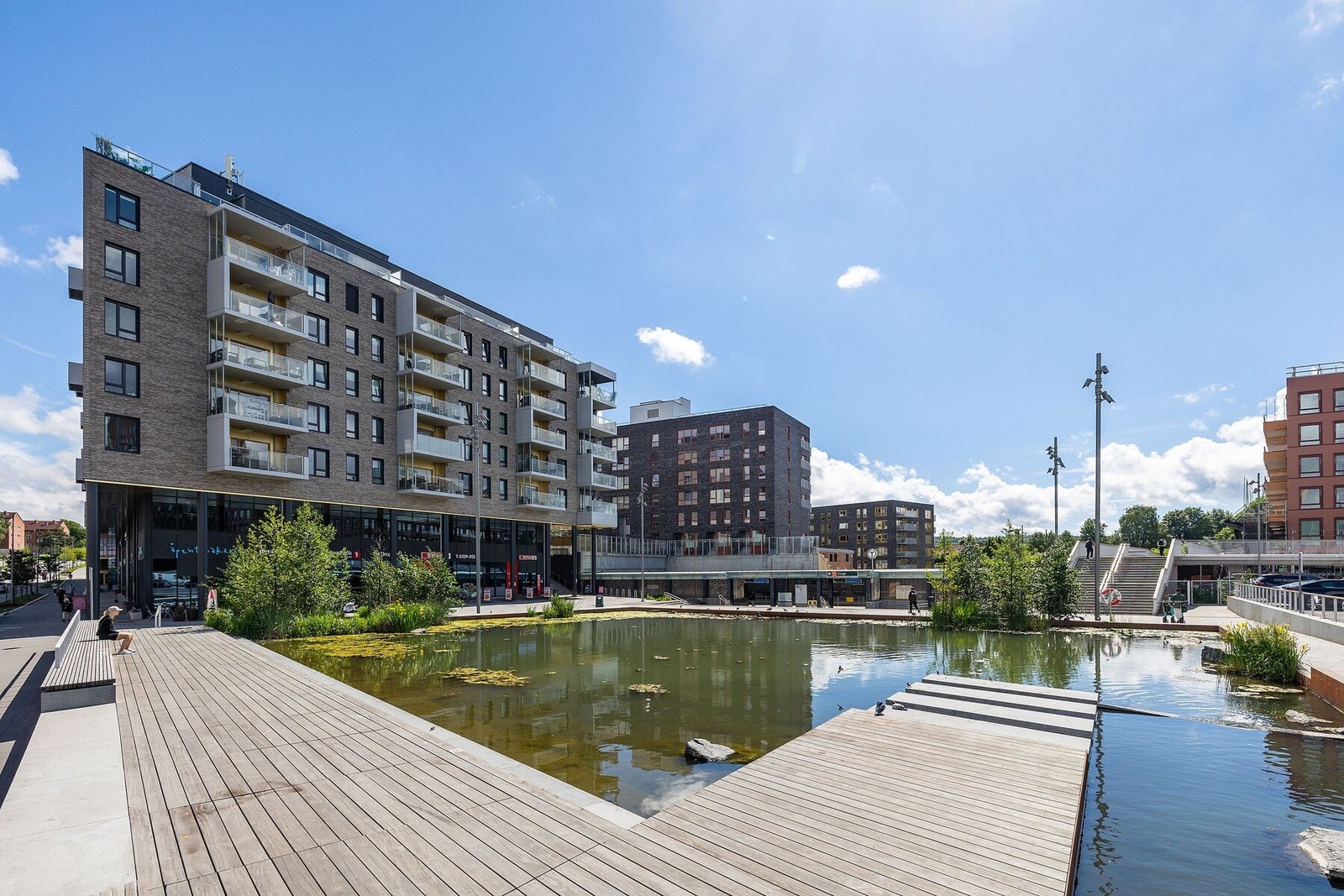 På Ensjø går T-bane- linjene 1-4. Galleribilde