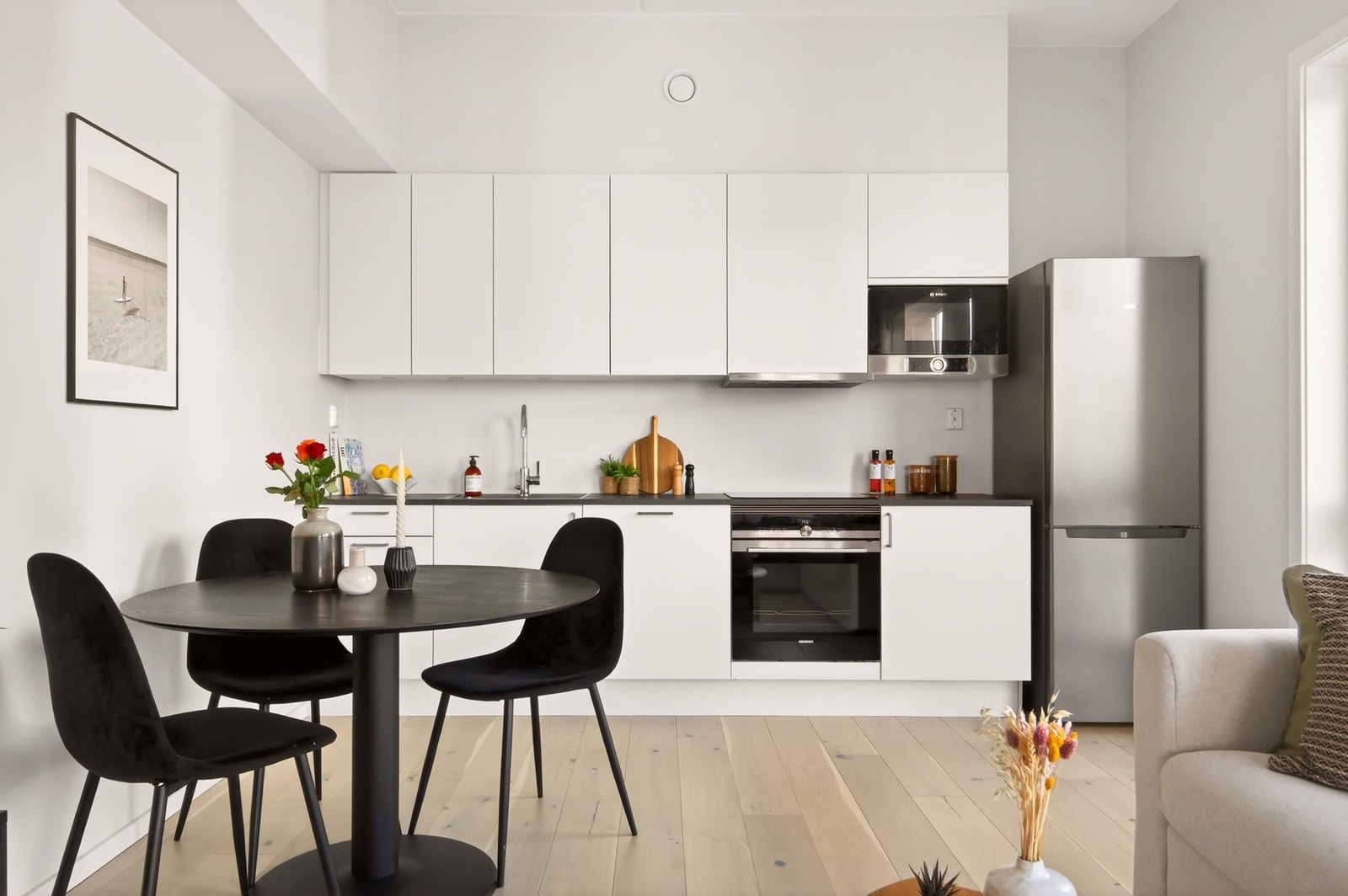 Det er god plass til spisebord i tilknytning til kjøkkenet Galleribilde