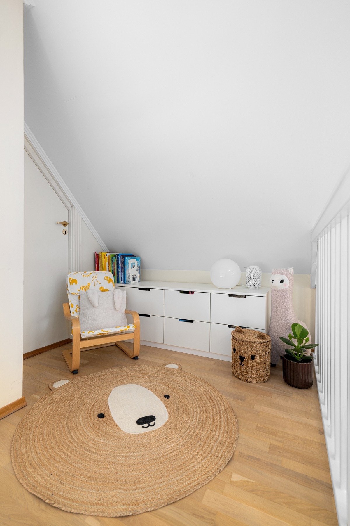 - Legg merke til den innvendig boden innerst i hjørnet - Galleribilde