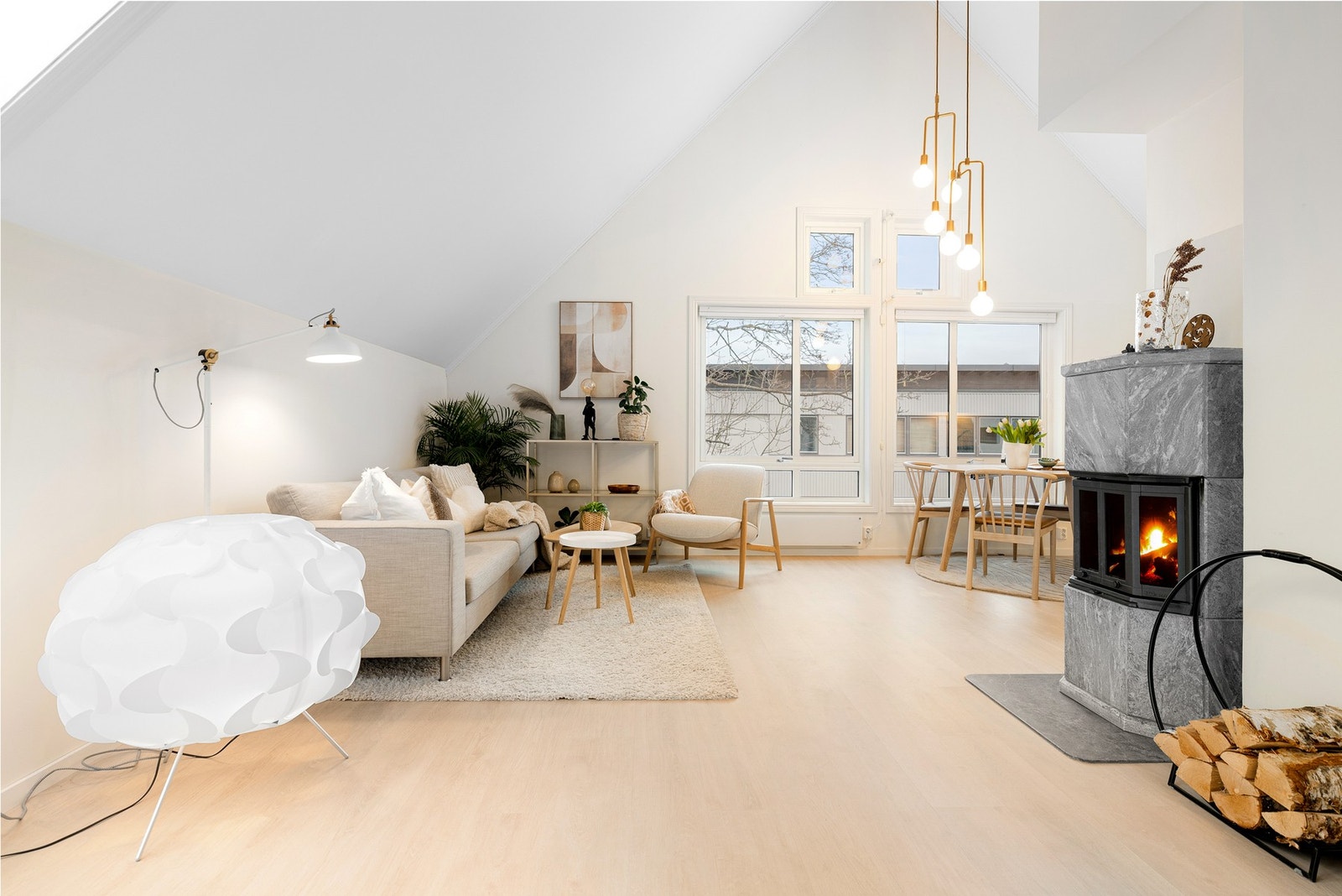 - Stuen byr på flere innredningsmuligheter - Galleribilde