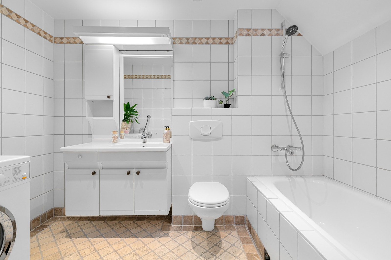 - Varmekabler i gulv og opplegg for vaskemaskin - Galleribilde