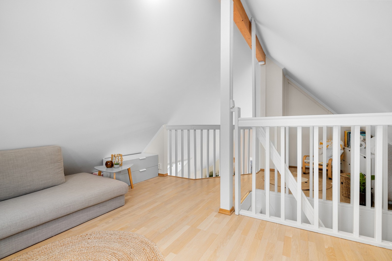 - Hemsen er i dag innredet, men er ikke godkjent for varig opphold og er byggemeldt som loft/kott - Galleribilde