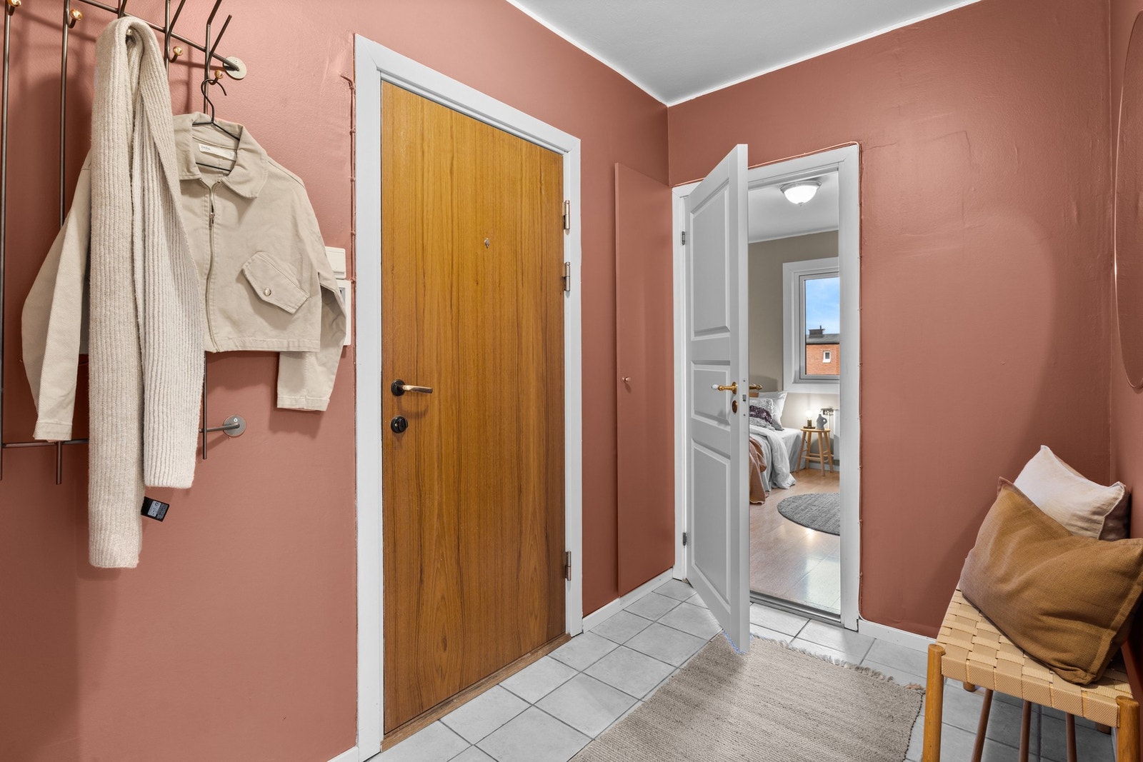 Fra entréen er det adkomst til soverom 3 og bad. Galleribilde