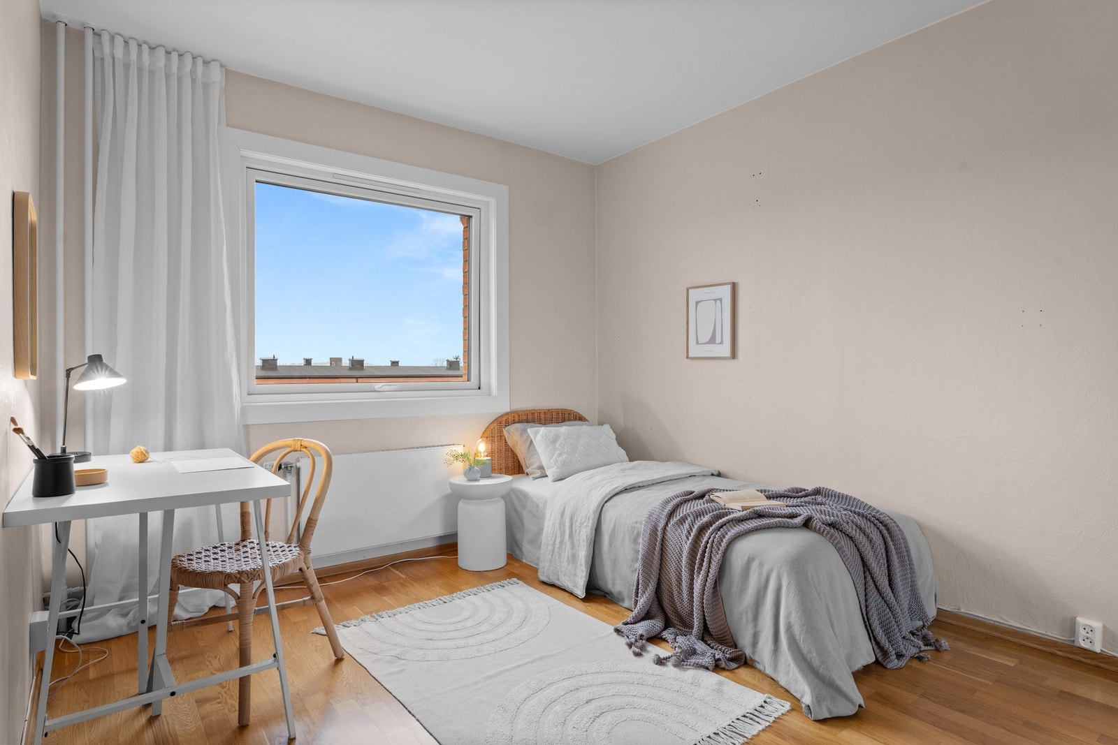 De to øvrige soverommene har vindusflate mot vest, og byr på godt med innvendige lysforhold. Galleribilde