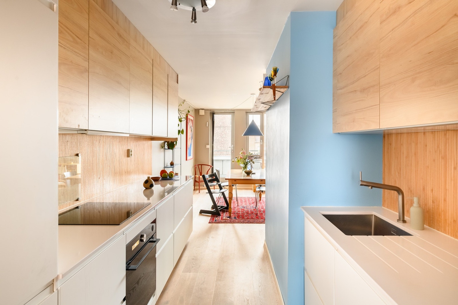 Stilrent kjøkken fra 2019. Åpen og sosial planløsning. Galleribilde