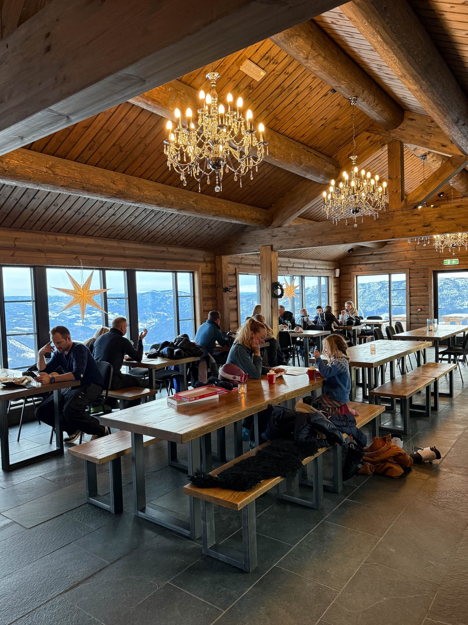Café Utsyn på toppen av skibakken Galleribilde