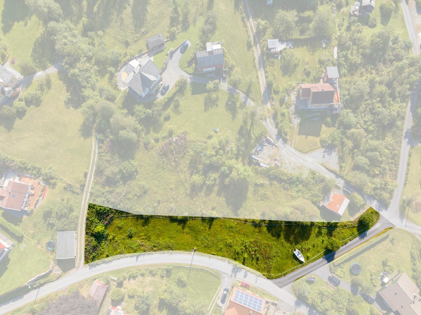 Omtrentlig tomtegrense - Tomtene har 2 gårds- og bruksnumre Galleribilde