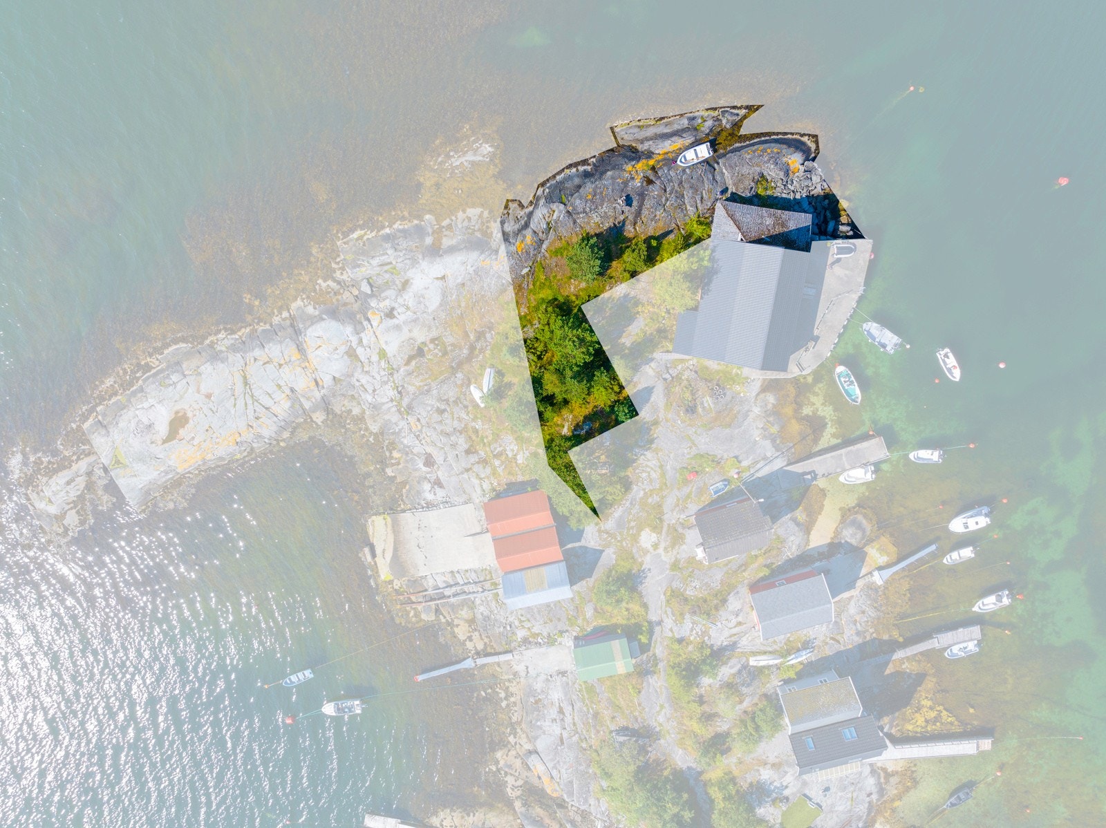 Med eiendommen følger 1/3 andel i en fremtidlig parkeringsplass like ved enden av tomten mot land Galleribilde