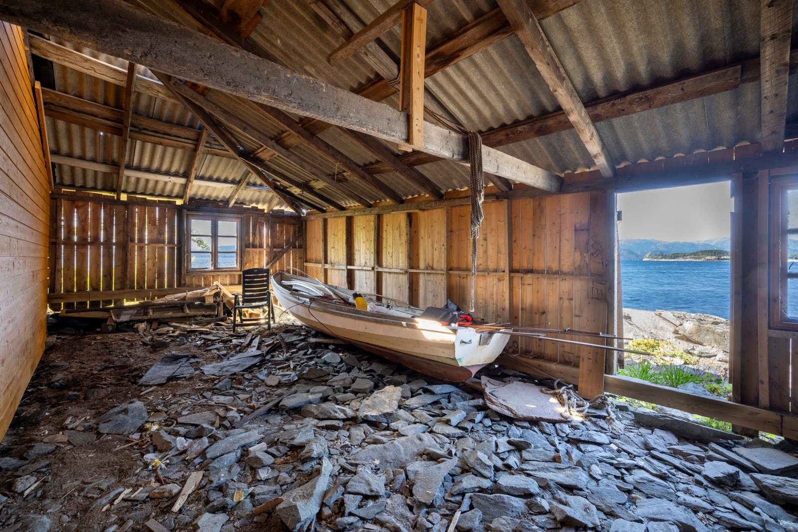 Naustet holder eldre standard Galleribilde