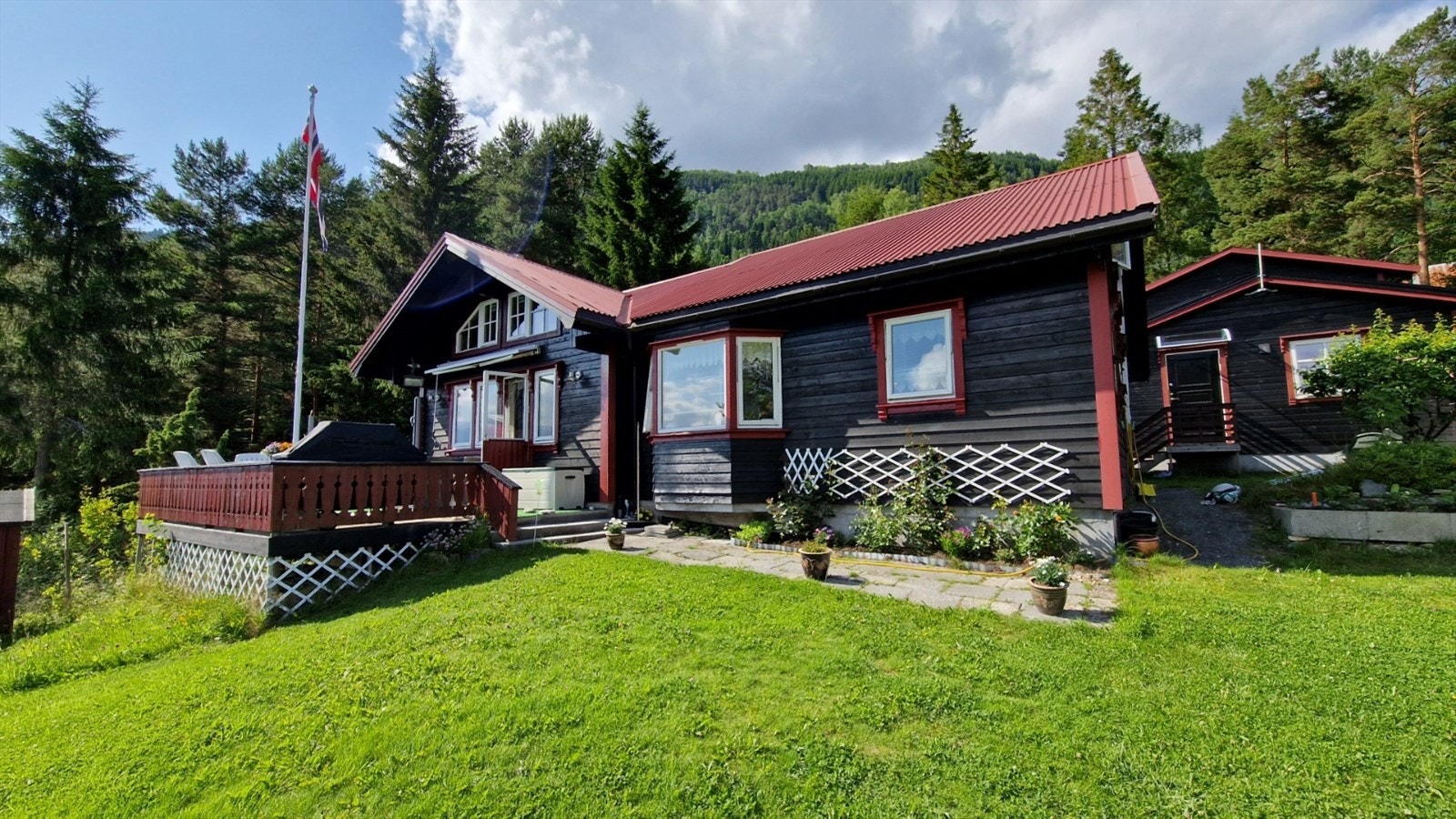 Gudbrandevegen 40 - presentert av EiendomsMegler 1 Nordfjord, Sissel Halnes
(foto Efkt, Svein Olav Humberset og privat) Galleribilde