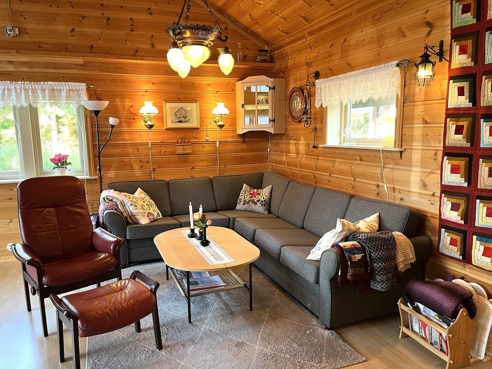 Her har du plass for fleire sitjegrupper - nok til heile storfamilien Galleribilde