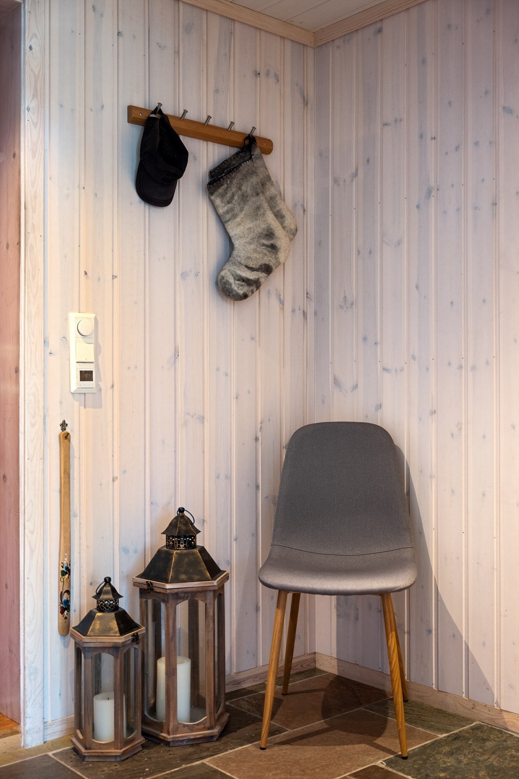 Gangen har fliser med varmekabler. Galleribilde