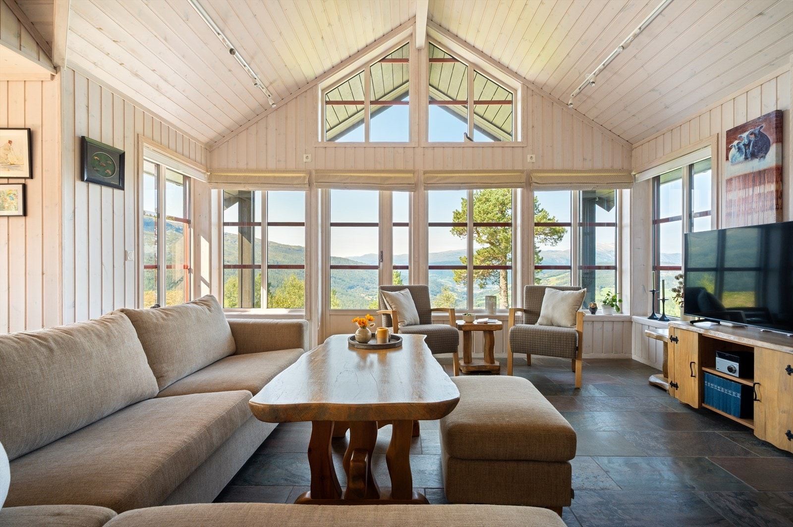Utsikten fra stuen er som et maleri i seg selv. Galleribilde