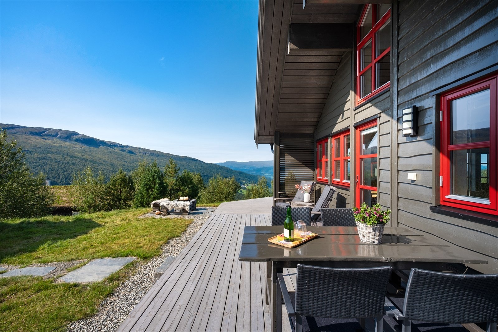 Det mangler ikke på uteplasser og du finner alltid en plass i solen. Galleribilde