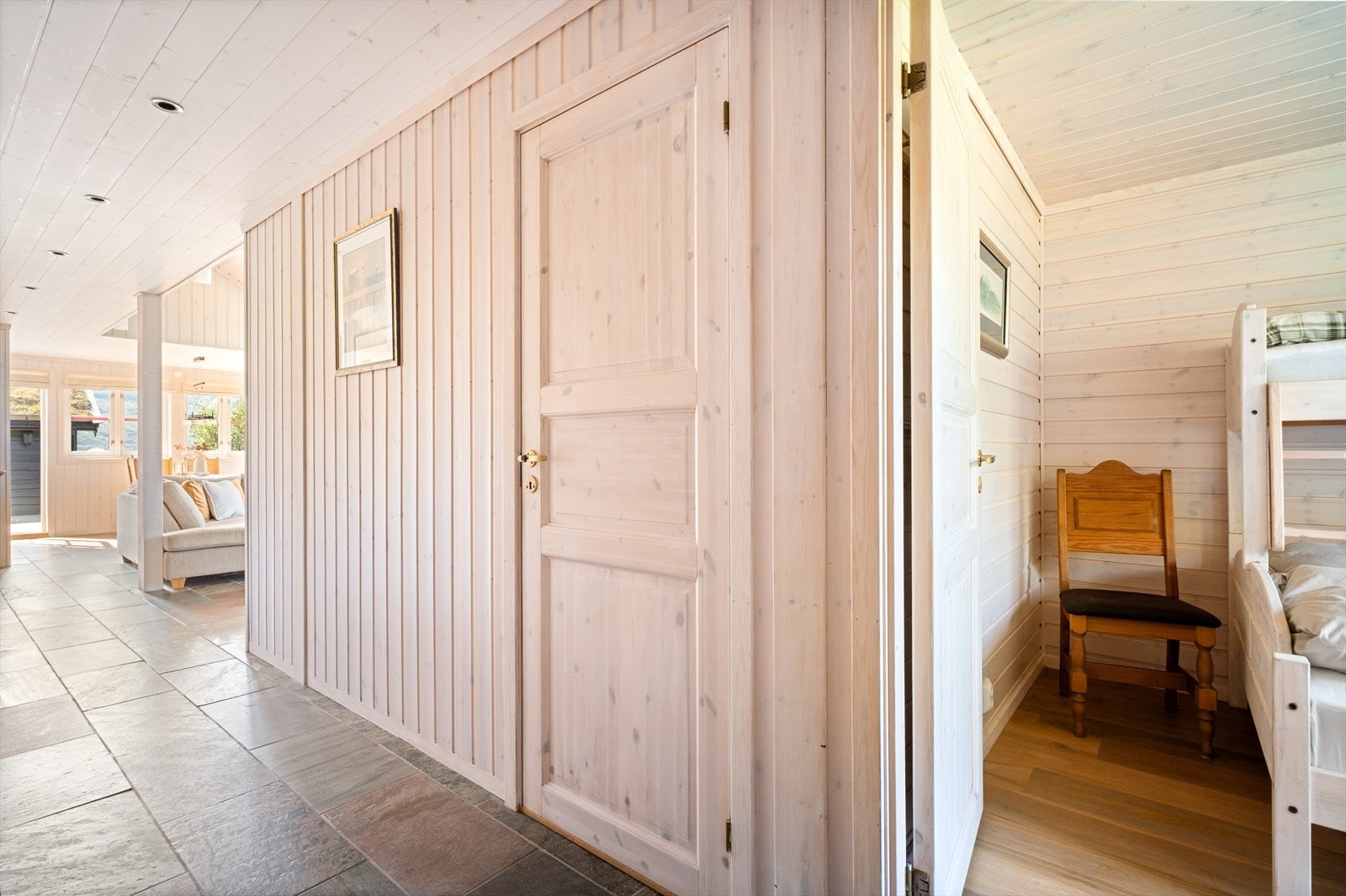 Både bad og soverom har dør fra soveromsgangen. Galleribilde