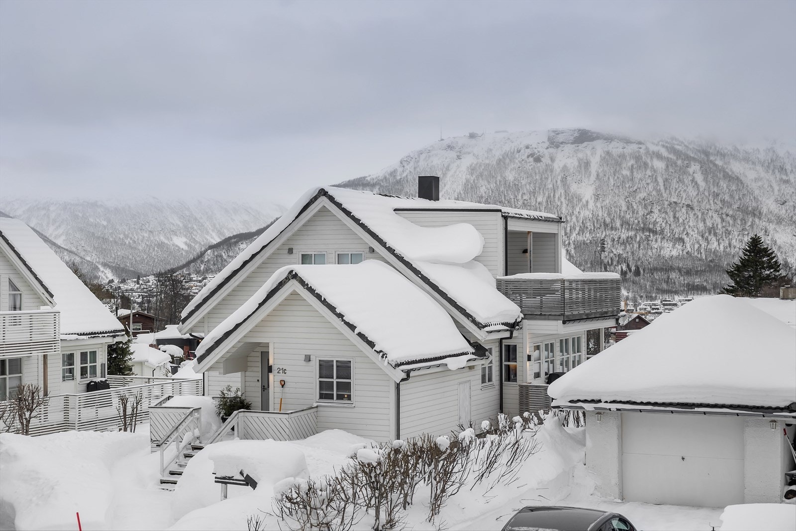 Utsikten mot Tromsdalen og Fjellheisen. Galleribilde