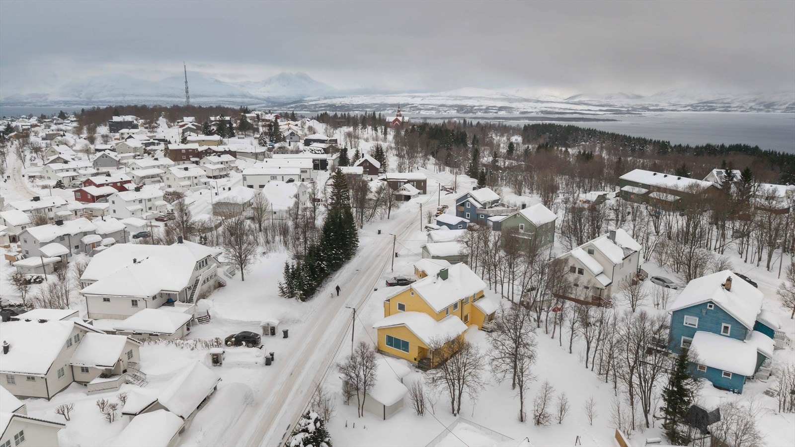 Perspektivbilde mot syd med Bekkevoll, Radiomasta og Elverhøy kirke. Galleribilde