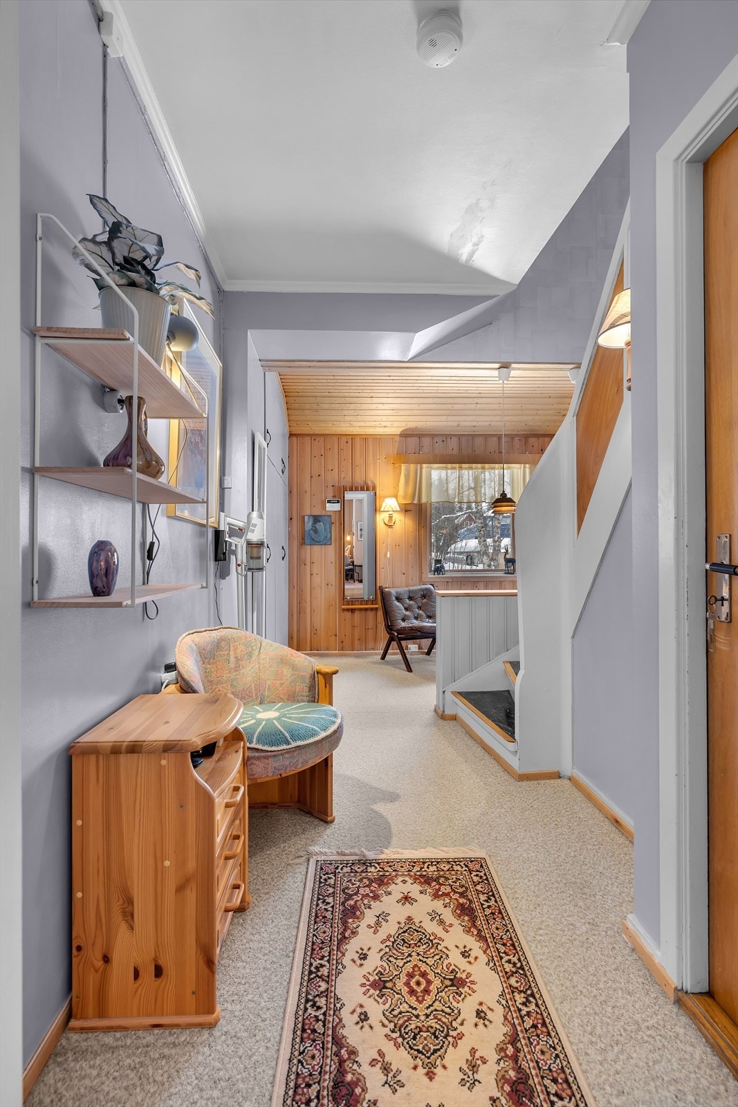 Entré - trapp til 2. etasje. Galleribilde