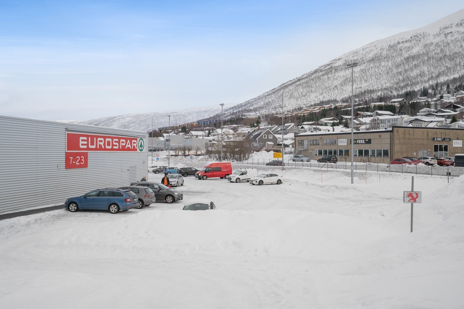 Hverdagsinnkjøpene gjøres enkelt med Eurospar kun to minutters gange fra leiligheten. Galleribilde