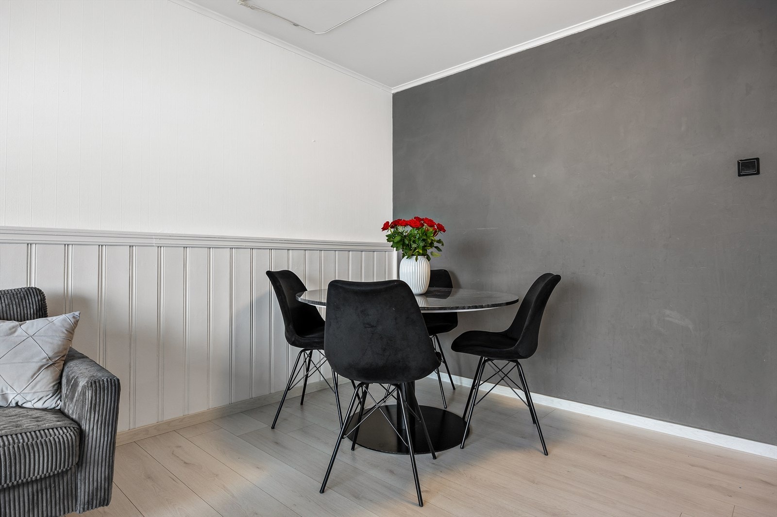 Her er det god plass til en egen spisesone i tilknytning til stuen. Galleribilde